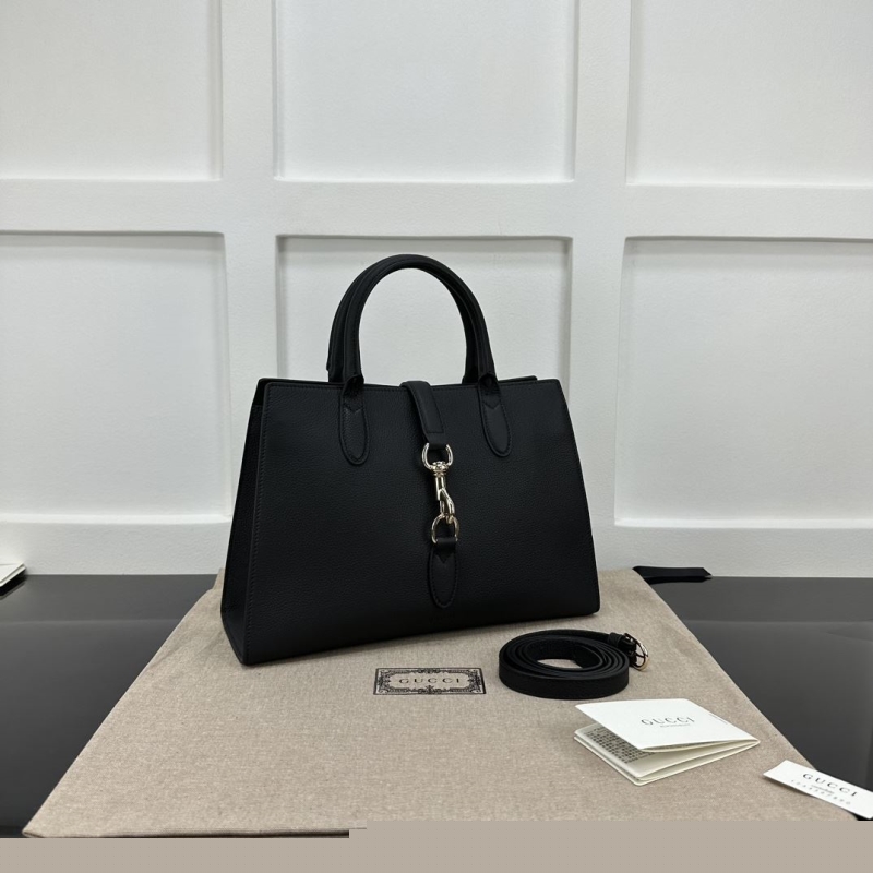 G*u*i shopping bags